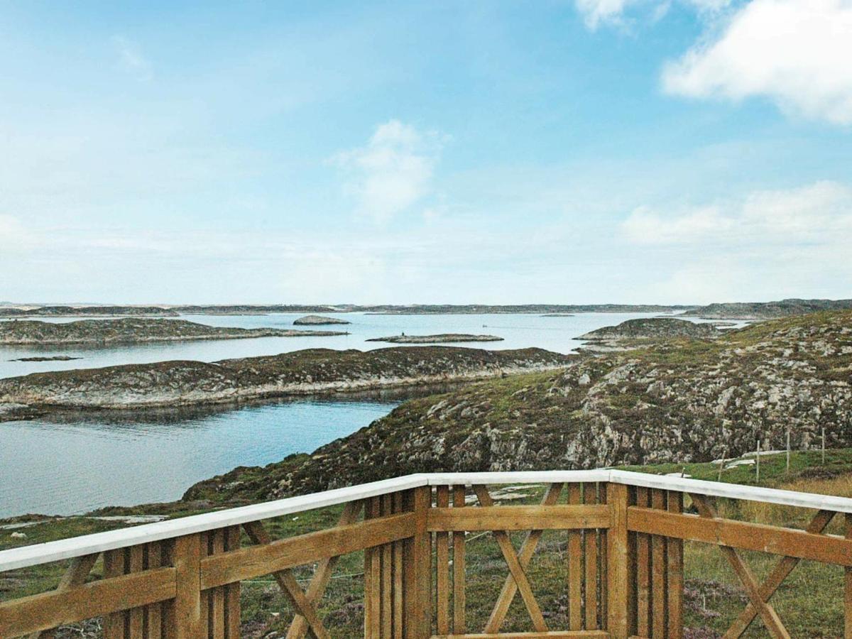 Three-Bedroom Holiday home in Dyrvik Tuvnes Kamer foto